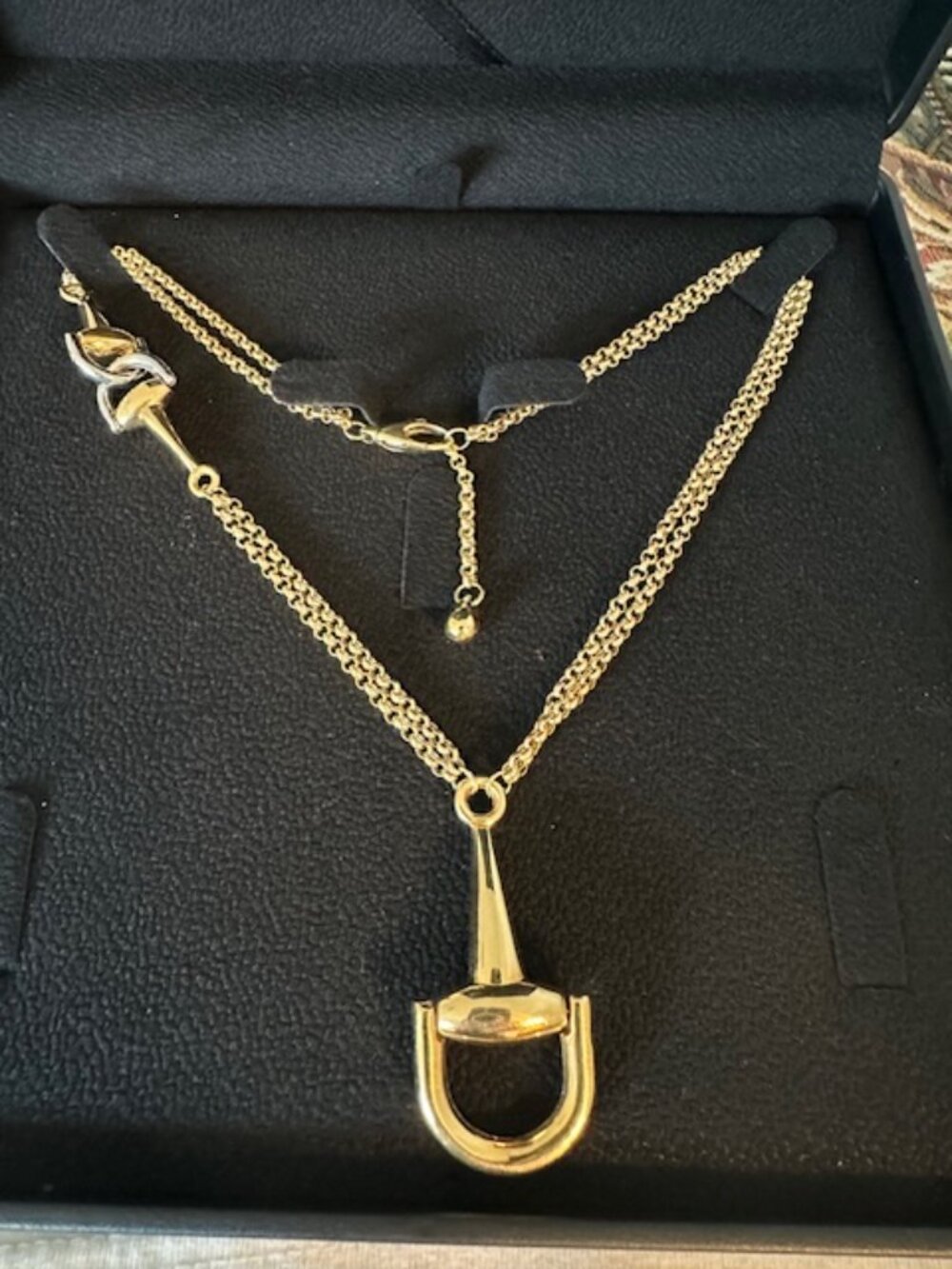 18 Karat Gold Necklace In Show Gift